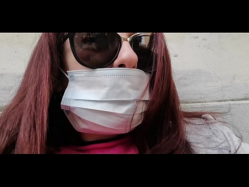 ❤️ Nicoletta se venge de son voisin et pisse dans son garage (Spécial Covid19 Quarantaine italienne) Porno at us