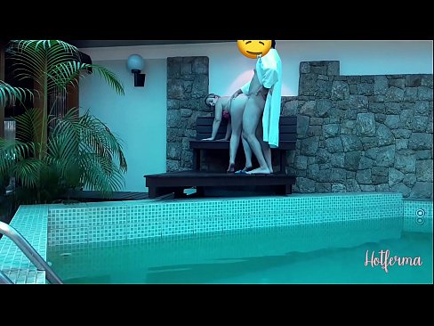 ❤️ Le patron invite la femme de chambre à la piscine, mais n'a pas pu résister à une chaude Porno at us